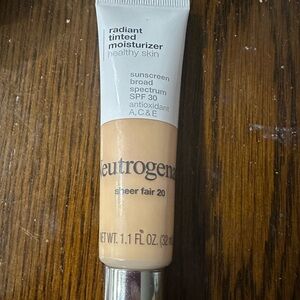 Neutrogena radiant tinted moisturizer sheer fair 20 new